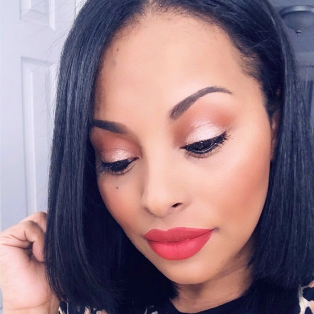 Meet your Posher, Enayda